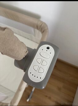 Automatická houpací postýlka - 2