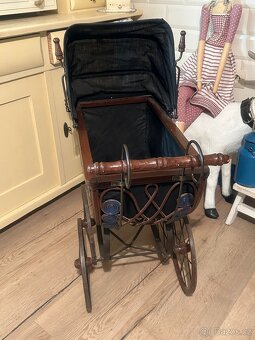 Krásný kočárek ve stylu 19.století (replika) - 2