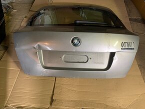 ŠKODA OCTAVIA 2 1Z 04-20 zadní víko SEDAN - 9202 POŠKOZENÉ - 2