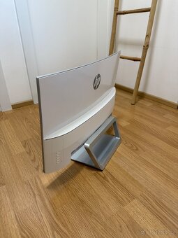 Prohnutý monitor HP Curved 27” - 2