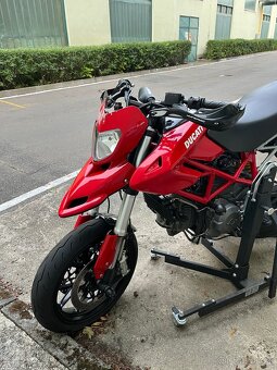 Ducati Hypermotard 796 - 2