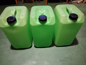 Plastový kanystr 20 l - 2