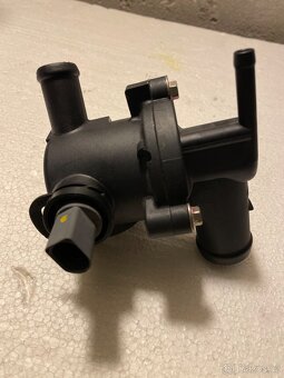 ÚPLNÁ SKŘÍŇ S TERMOSTATEM 047 121 111S - 2