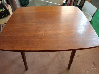 Otočný televizní stolek - 2