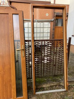 Venkovní dveře včetně rámu - 2