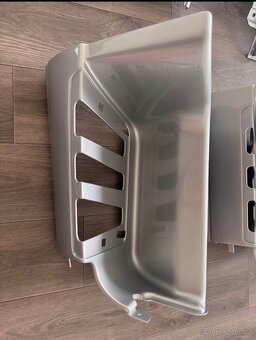 VOLVO E5/E6 lakované díly - 2