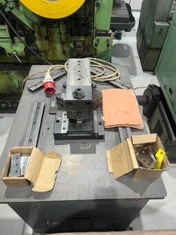 205. Vysekávací stroj Sázavan – děrovací stroj - 2