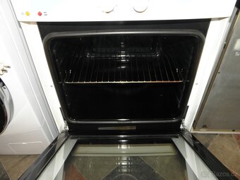 Sporák se sklokeramickou deskou Gorenje. - 2