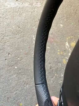 Volant BMW s airbegem po renivaci, bicepsy - 2
