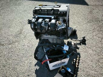 OPEL motor 1.4i 16V r.v.2014 A14XER,- poškozená hlava - 2