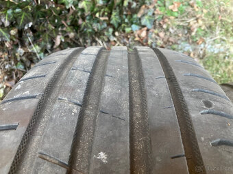 Prodám čtyři letní pneu Nokian PowerProof1 235/55 ZR19 105Y - 2