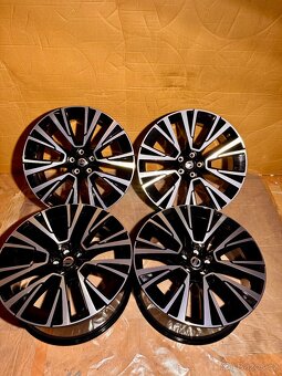 ORIG.VOLVO XC90 R20 INSCRIPTION MODEL 2025 . Nove - 2