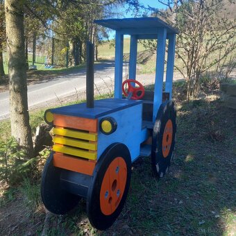 Dřevěný zahradní traktor - 2