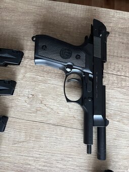 Pistole Manuální Airsoft. - 2