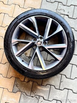 VEGA r20 originál kola Škoda - 2