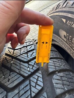 Pirelli scorpion 215/65 r 17 zimní - 2