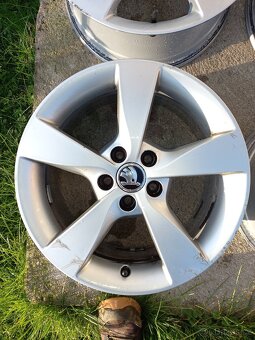 Originál alu kola skoda rapid r16 - 2
