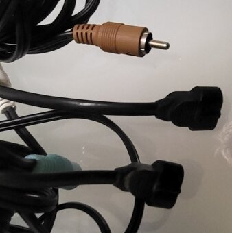 Prodám set kabelů k Bose mini Jewel reproduktorům - 2
