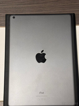 iPad 8. generace (A2270) 32 GB Wi-Fi – s klávesnicí, perem a - 2