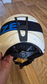 Helma s brýlemi na lyže - 2