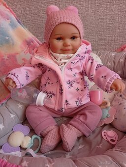 Realistická Reborn panenka usměvavá holčička Maddie - 2