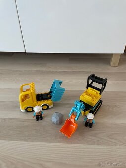 Lego duplo nákladní auto a pásový bagr - 2