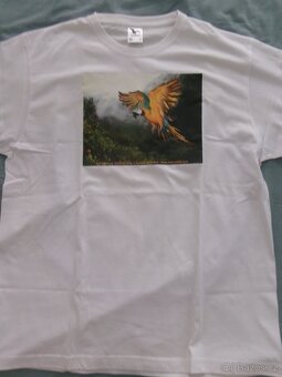 Nové triko s papouškem ara ararauna. - 2