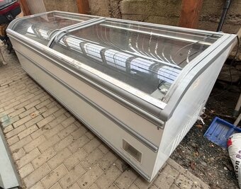 Velkokapacitní prosklený mrazák - 2