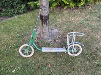 Stará retro koloběžka - 2