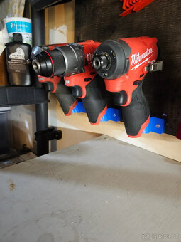 Držáky na baterie a vrtačku Milwaukee M12 - 2