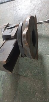 Robustni nataceci sverak - 2