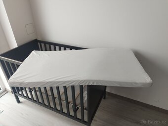 Moderní dětská postýlka s matrací - 2