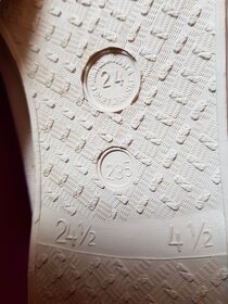 Nové Cvičky Jarmilky, bílé vel. 24.5 - 2