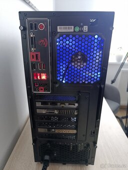 CORSAIR - stolní počítač - 2
