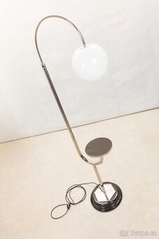 STOJACÍ LAMPA-FUNKCIOALISMUS - 2