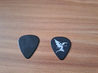 PRODAM DVE TRSATKA AC/DC + BLACK SABBATH - 2