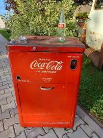 .Prodejni automat Coca -Cola - 2