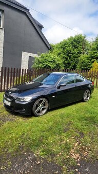 Bmw 330 i M-paket Rezervace - 2