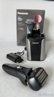 Panasonic ES-LV97 holicí strojek s čisticí a nabíjecí stanic - 2