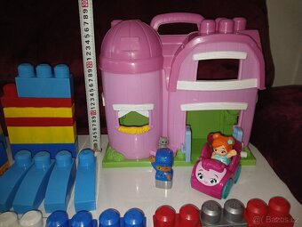 Megabloks Hrající housenka Otevírací domek s autem atd - 2