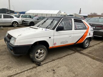 Vyrámovaná kastle Škoda Favorit - 2