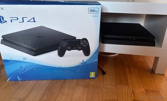 🎮 PS4 Slim 500GB + 2 ovladače + hry 💻 Možná výměna za - 2