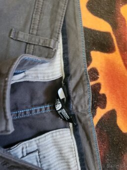 The NOrth FACE chino šortky vel . 36 stav 9/10 , stav viz f - 2
