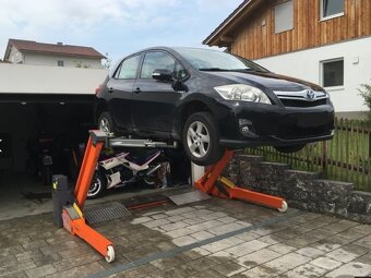 zvedák na auto 2.000kg - 2