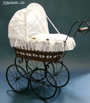 PROUTĚNY KOČAREK S MADEIR. KRAJKOU+ PANENKA ARIES NATAL 33cm - 2