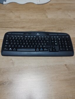 Bezdrátová klávesnice Logitech - 2