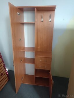 Předsíňová skříň_skříň do vstupní haly - 2