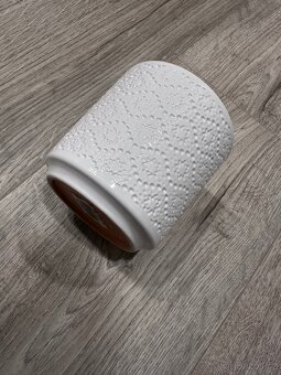 Bílý keramický květináč - 2