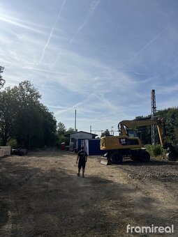 Pronájem pozemku pro komerční využití, 1 000 m² - Česká - 2