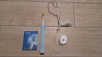 Elektrický zubní kartáček Braun - 2